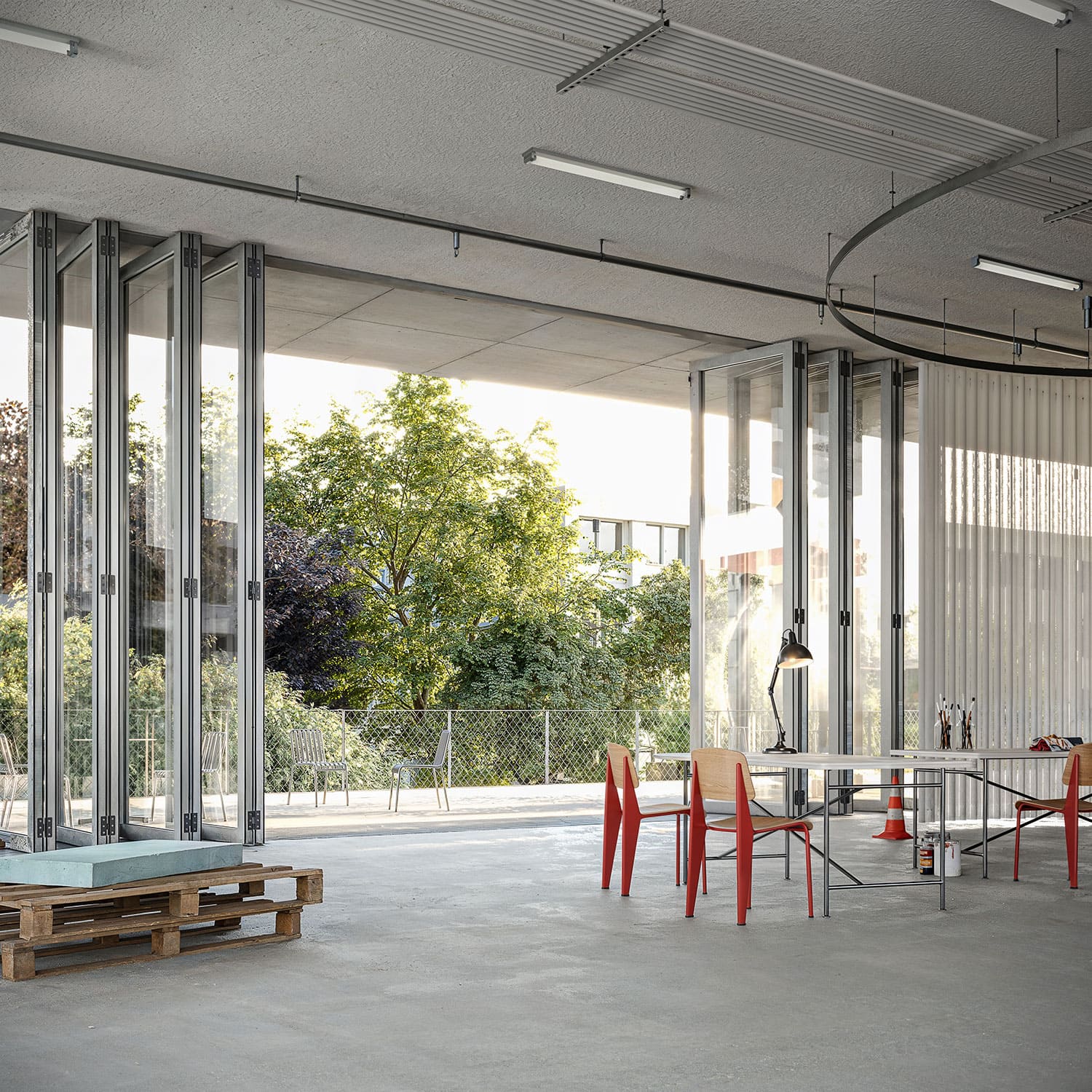 Interior-Visualisierung in 3D von Strawberry Studio – Arbeitsraum einer Universität mit Sichtbetonoptik als Wettbewerbsbeitrag