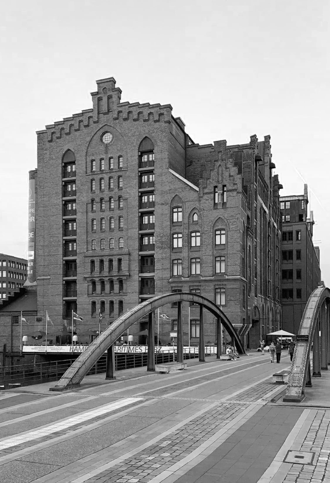 foto hafencity treppe vor toni